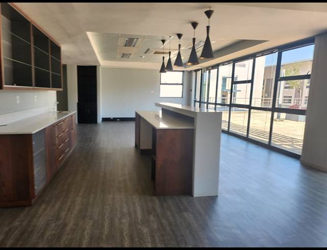 737M² RETAIL TO LET IN RANDJESPARK